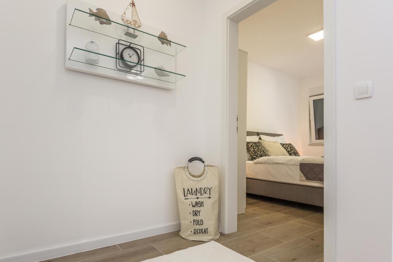 Luxury 2 Bedroom Apartment With Sea View Baška Voda Eksteriør billede