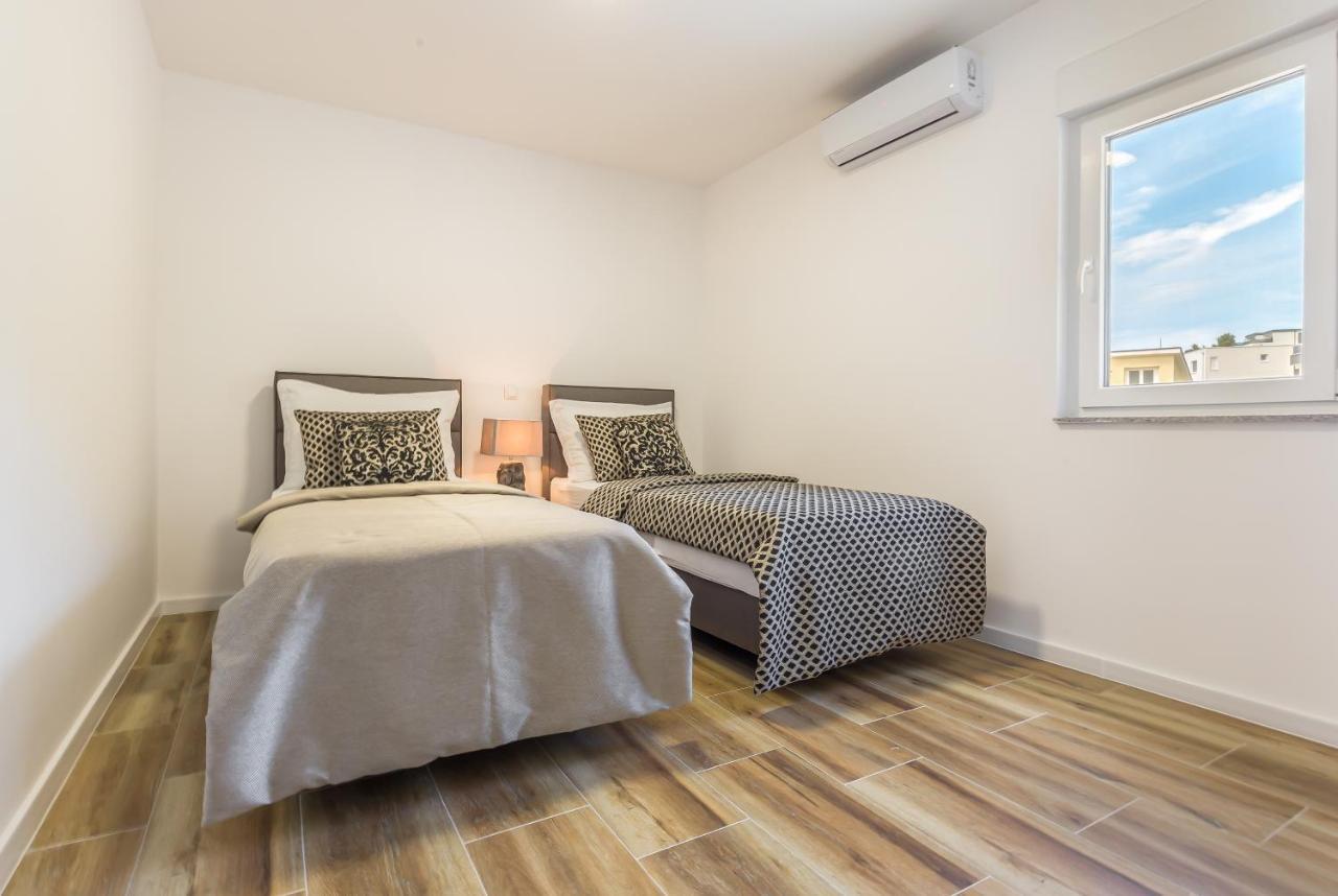 Luxury 2 Bedroom Apartment With Sea View Baška Voda Eksteriør billede
