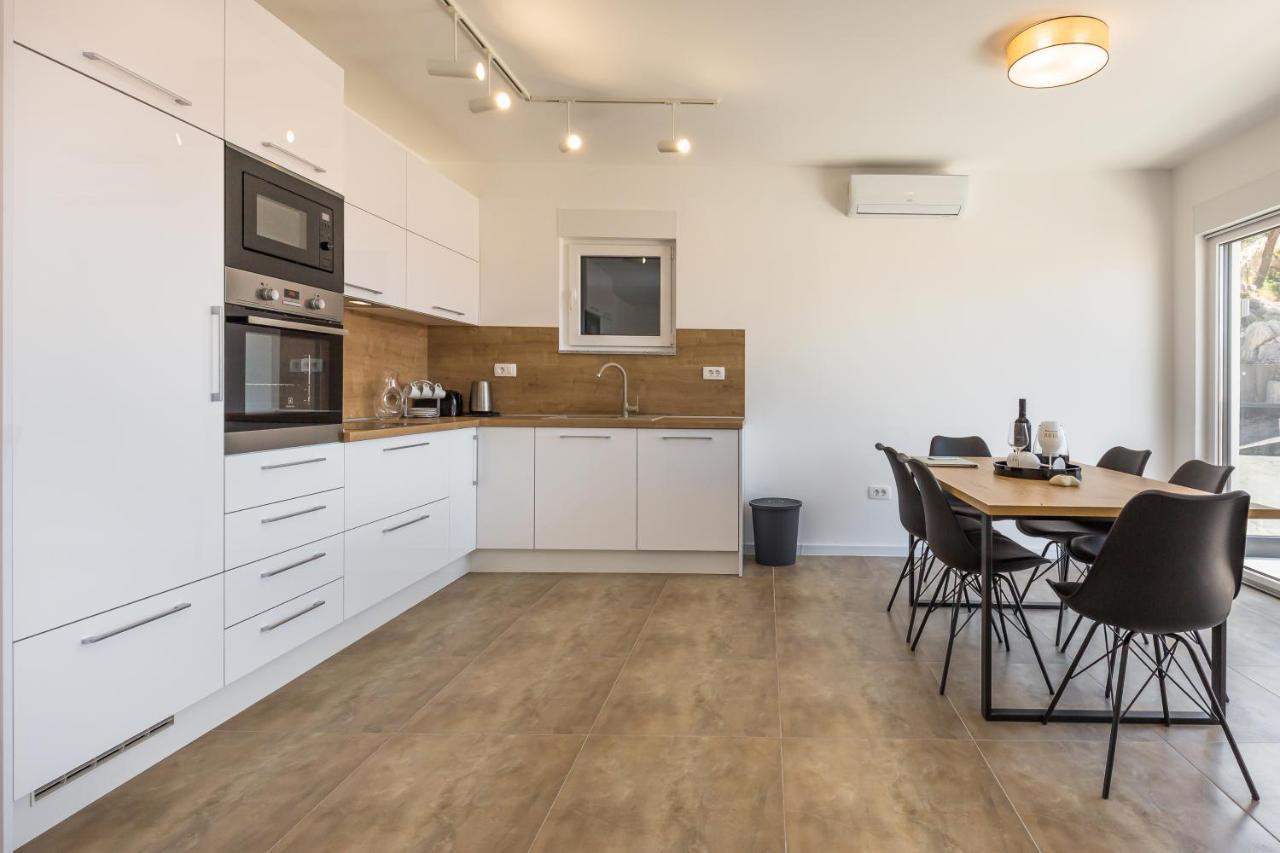Luxury 2 Bedroom Apartment With Sea View Baška Voda Eksteriør billede