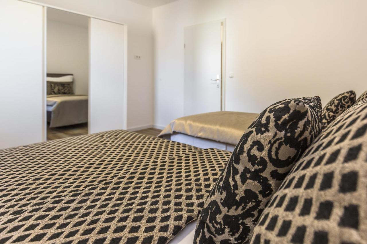 Luxury 2 Bedroom Apartment With Sea View Baška Voda Eksteriør billede
